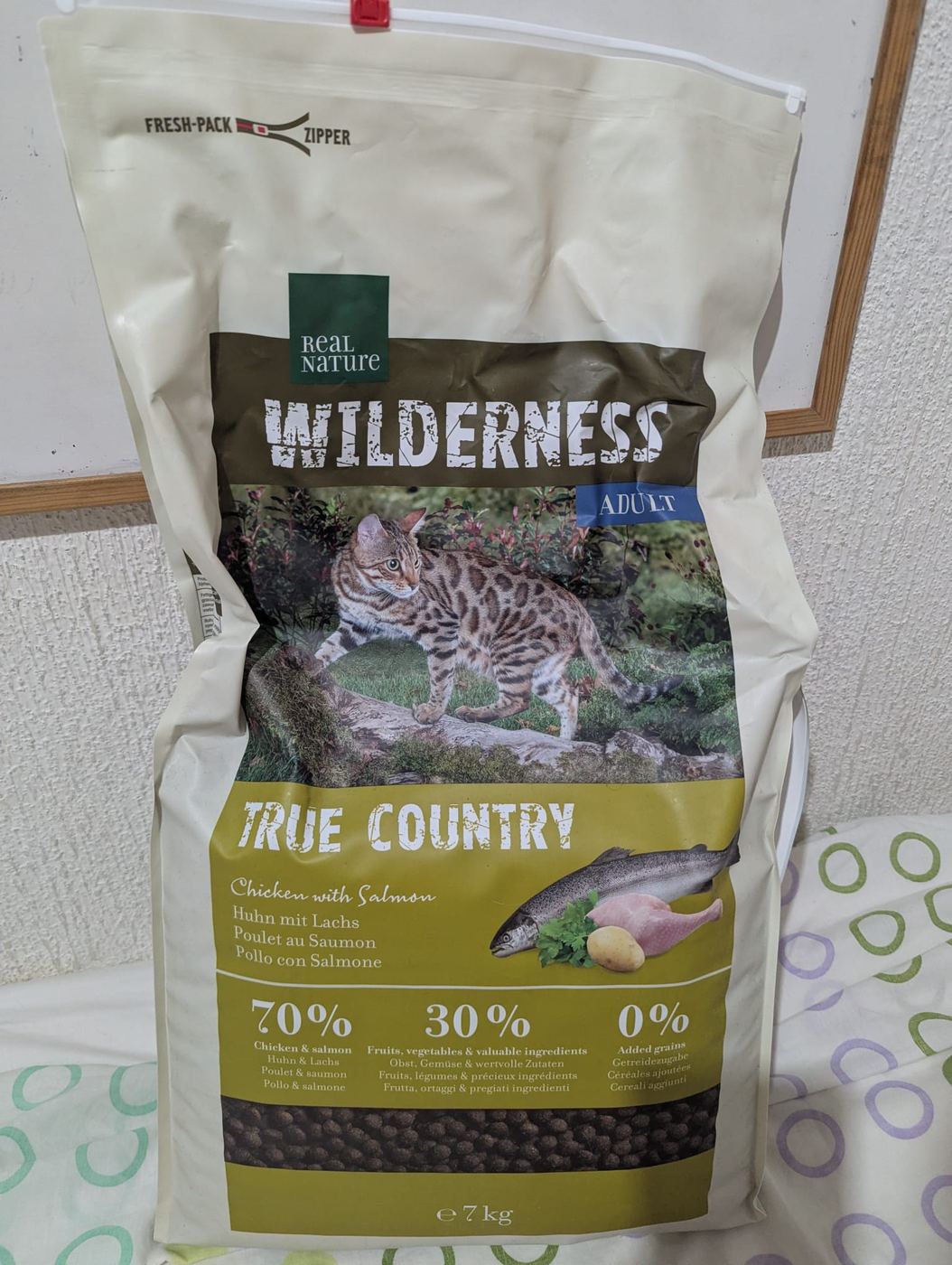 Saco de 7 kg de Real Nature Wilderness True Country con pollo y salmón